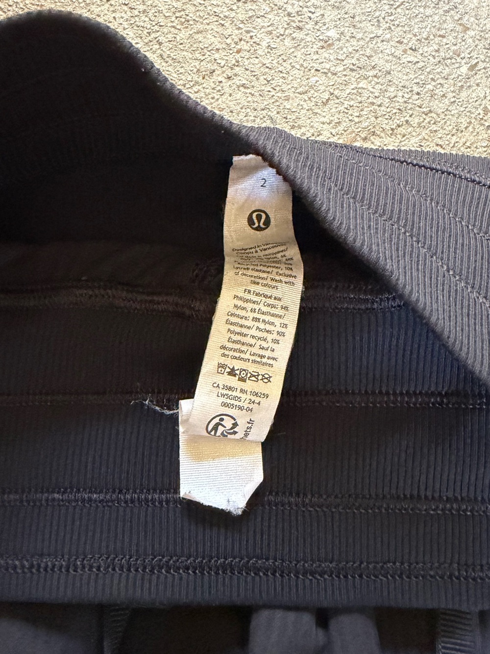 Lululemon Dance Studio Mid Rise Pants Short Black Size 2 Activewear Athleisure - Picture 9 of 12
